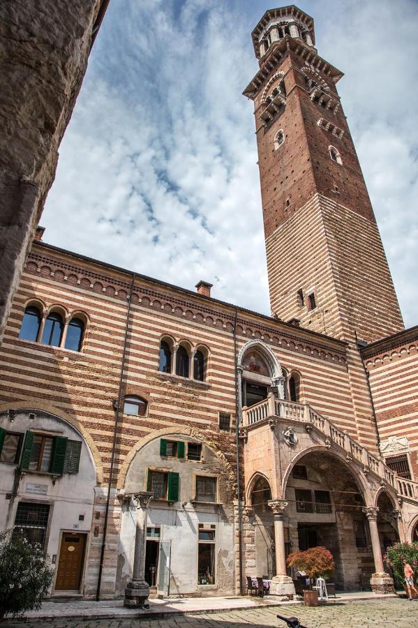 Aurelia Luxury - Piazza Delle Erbe Hotel Verona Kültér fotó